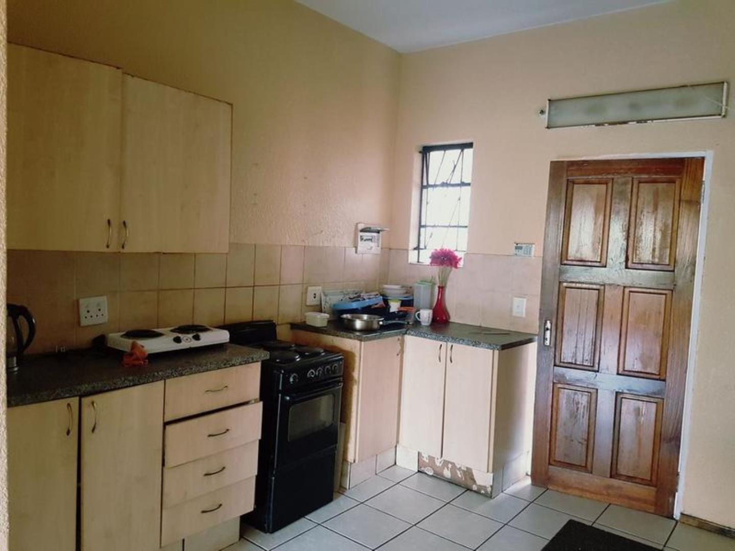 2 Bedroom Apartment for Sale in Yeoville - Gauteng 72461_01.jpg