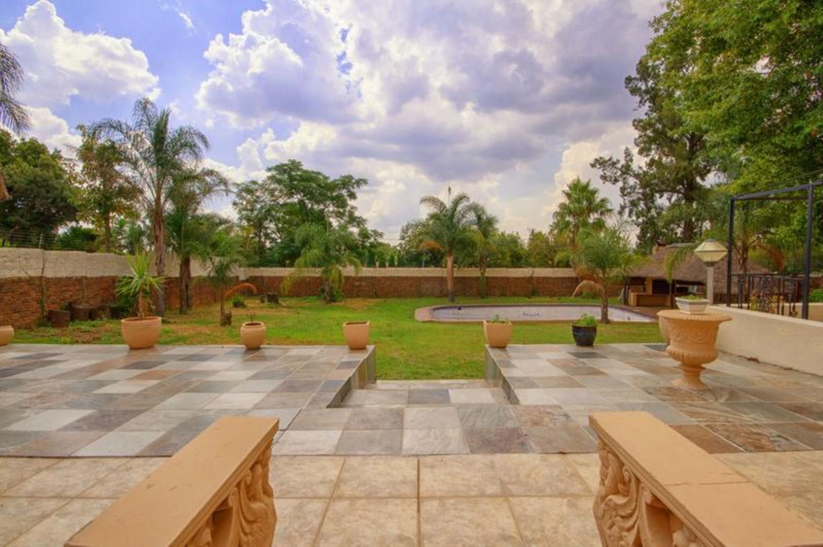 4 Bedroom House for Sale in Gallo Manor - Gauteng 72470_01.jpg