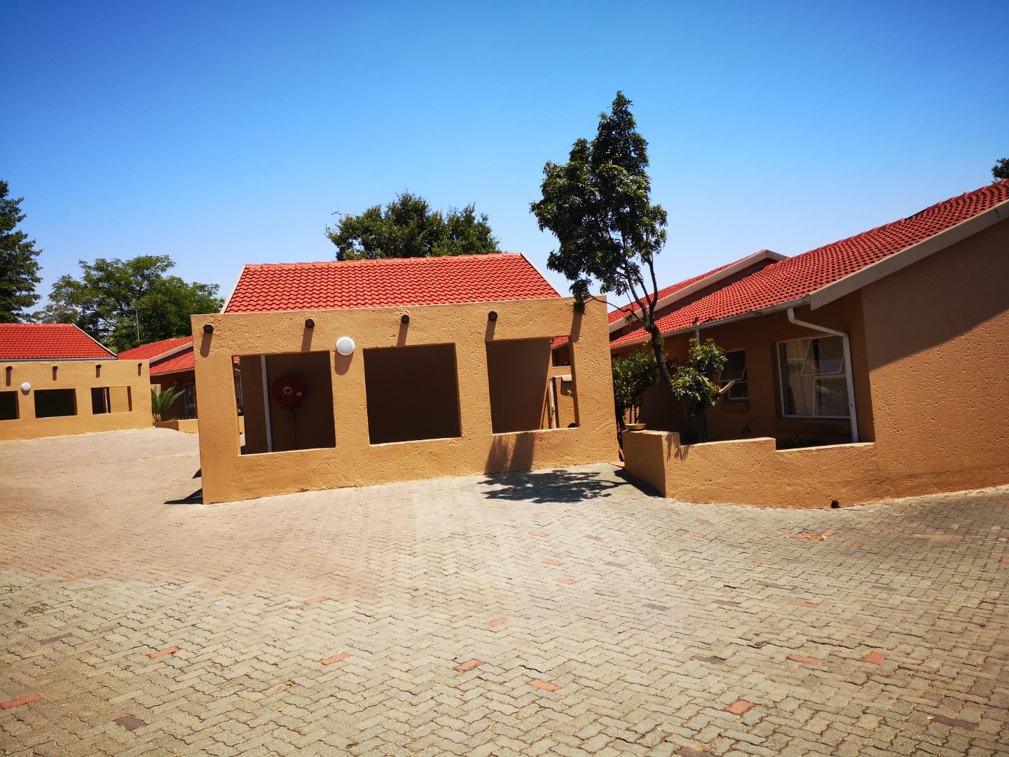 2 Bedroom Townhouse for Sale in Buccleuch - Gauteng 75253_IMG_20190123_110851.jpg